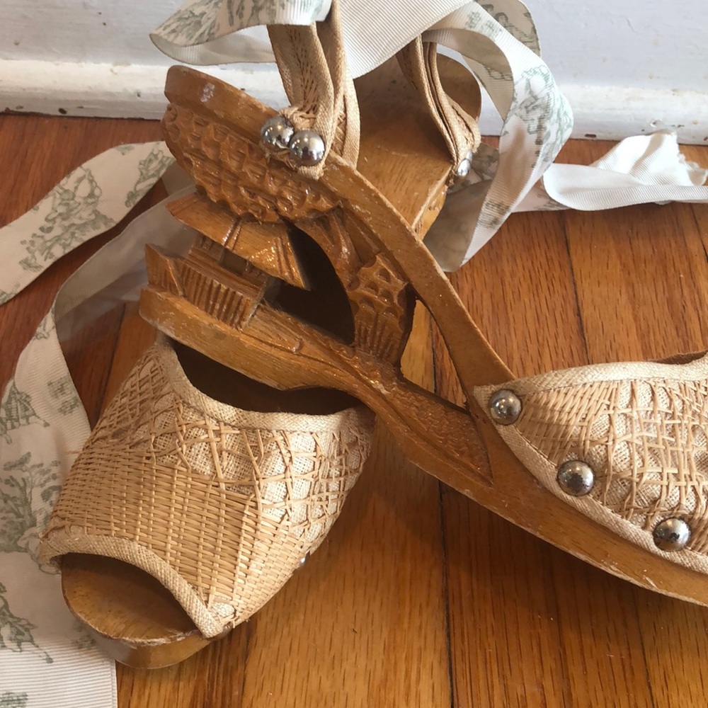 Carved wooden wedges